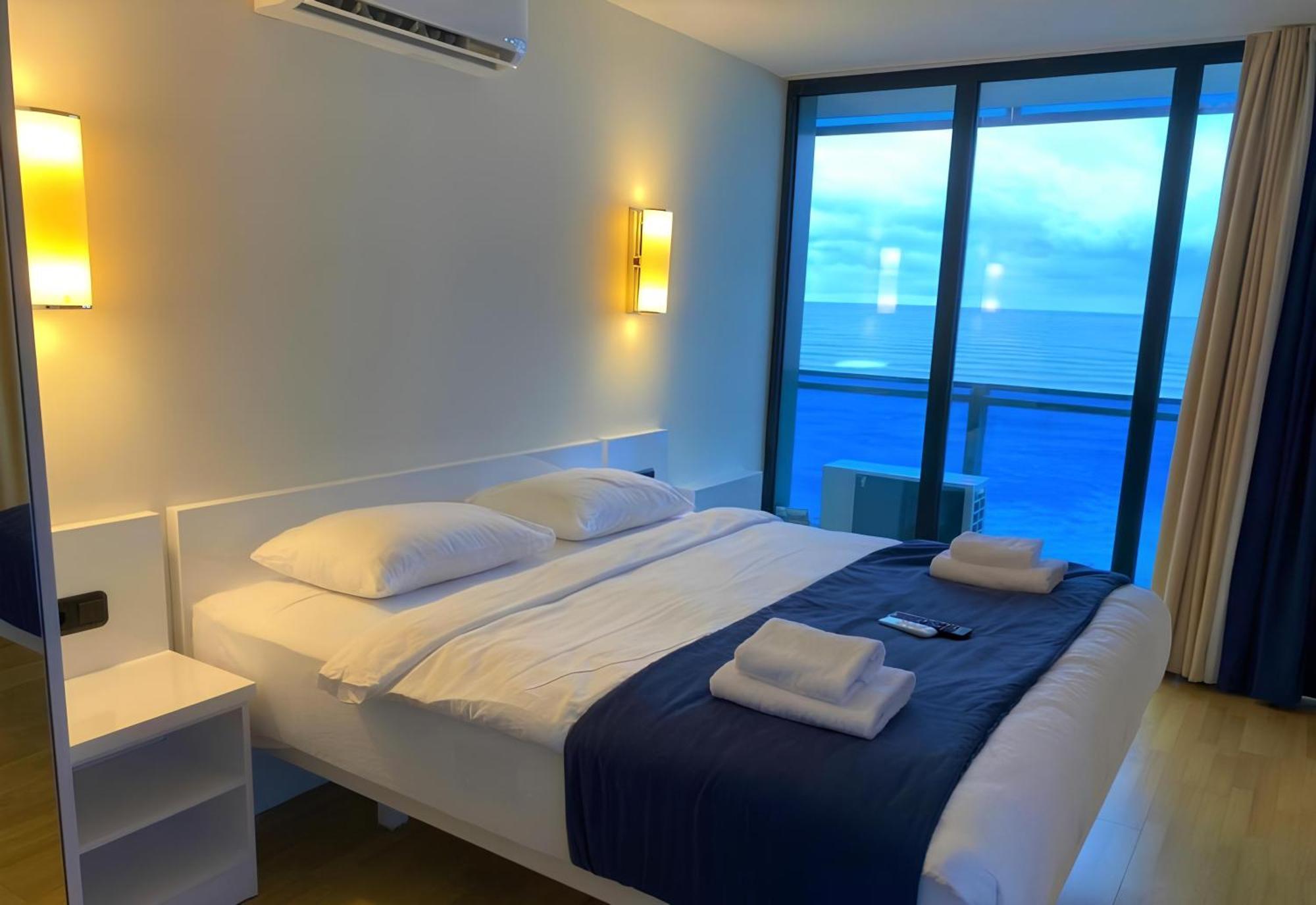 Panorama Seaview Batumi Lux Orbi City エクステリア 写真